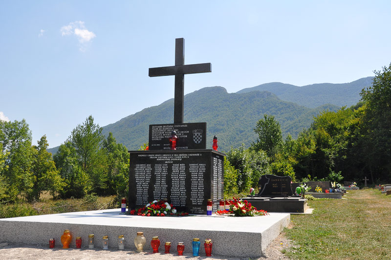  Domovinski križ, groblje u Brušanima, 2012.